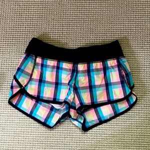 Lululemon speed up shorts 2.5 in Size 4